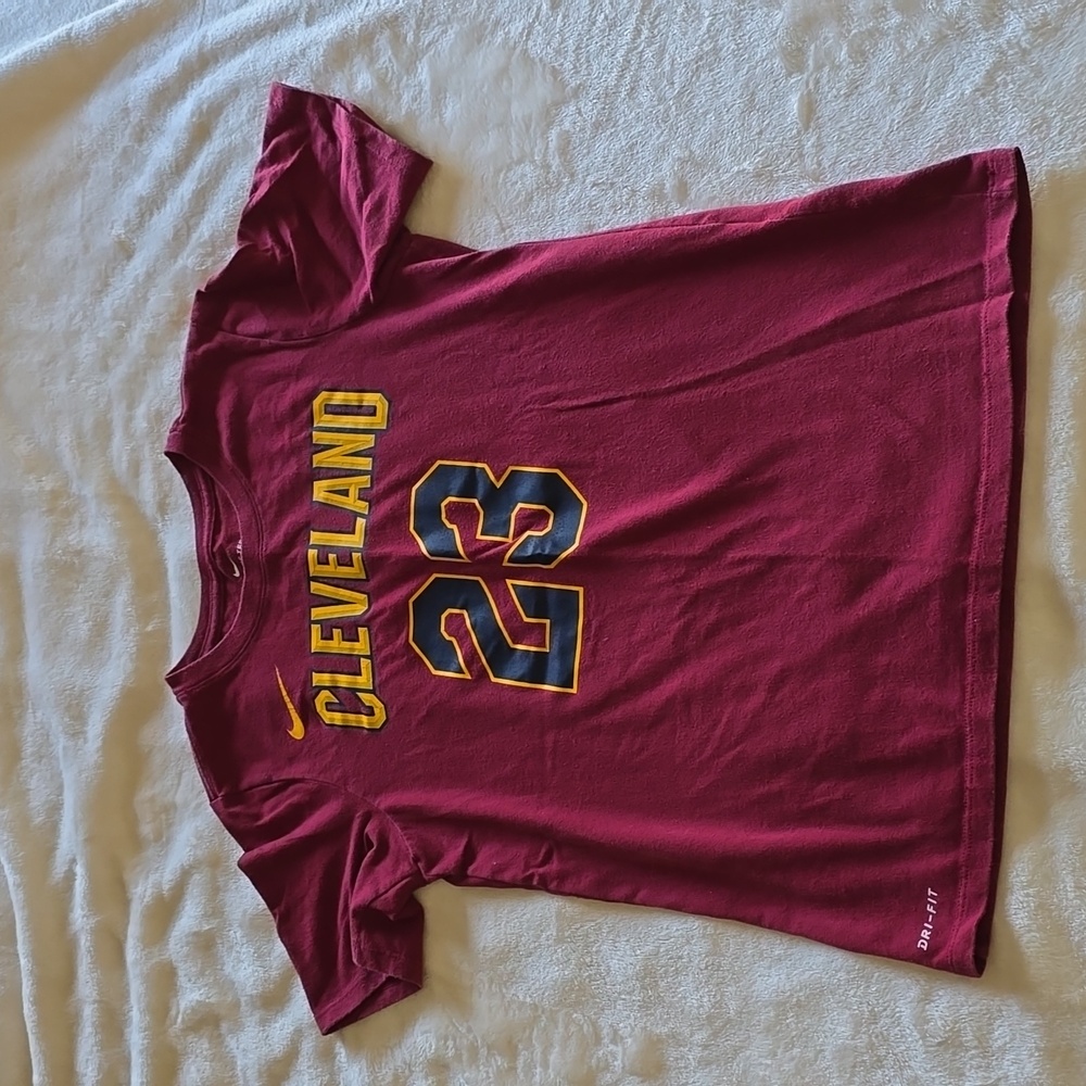 NIKE T-SHIRT NBA CLEVELAND SIZE MEDIUM